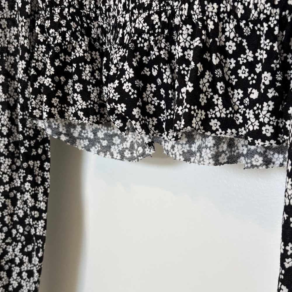 Urban Outfitters | Black and White Floral Blouse | SMALL - Picture 7 of 9